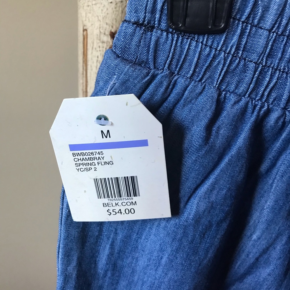 Shorts - Picture 2 of 3